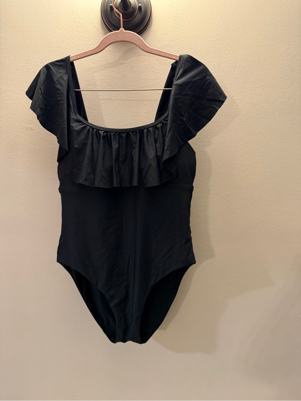Gianni Bini Black Ruffle One Piece Swimsuit Size Large Cap Sleeve Flounce L